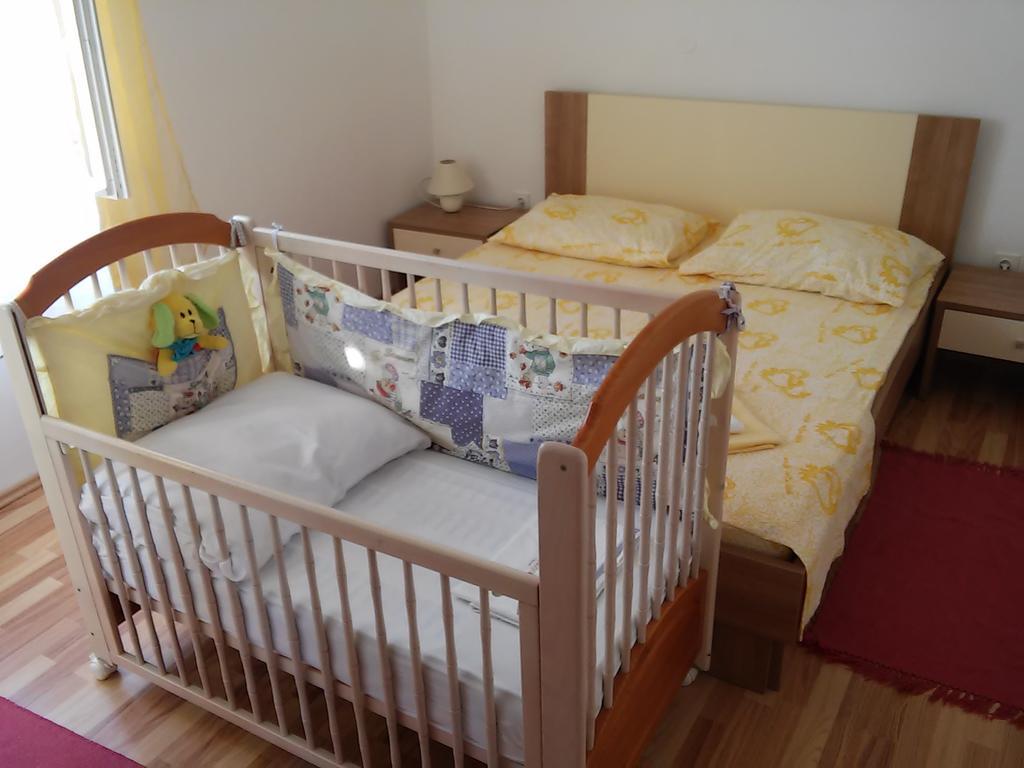 Apartment Karla Jadrtovac Стая снимка