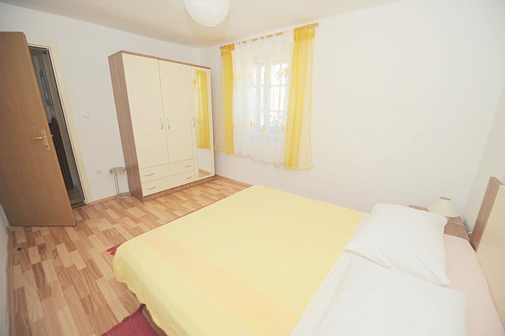 Apartment Karla Jadrtovac Стая снимка