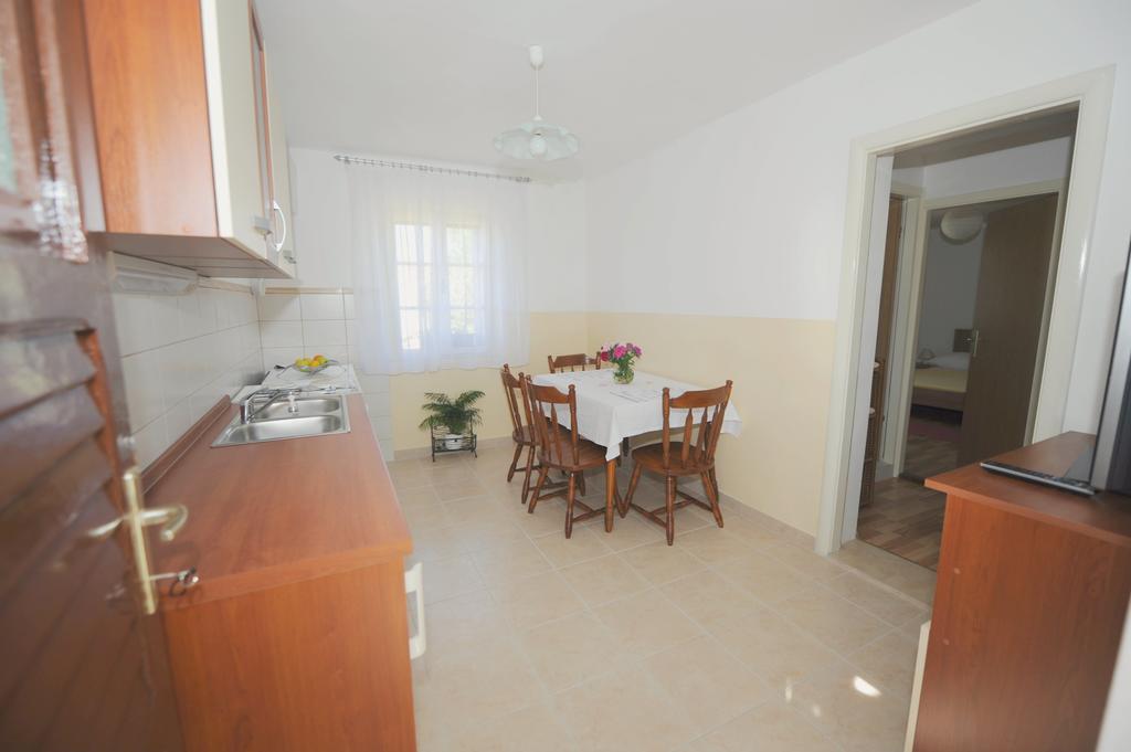 Apartment Karla Jadrtovac Стая снимка