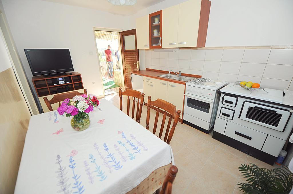 Apartment Karla Jadrtovac Стая снимка