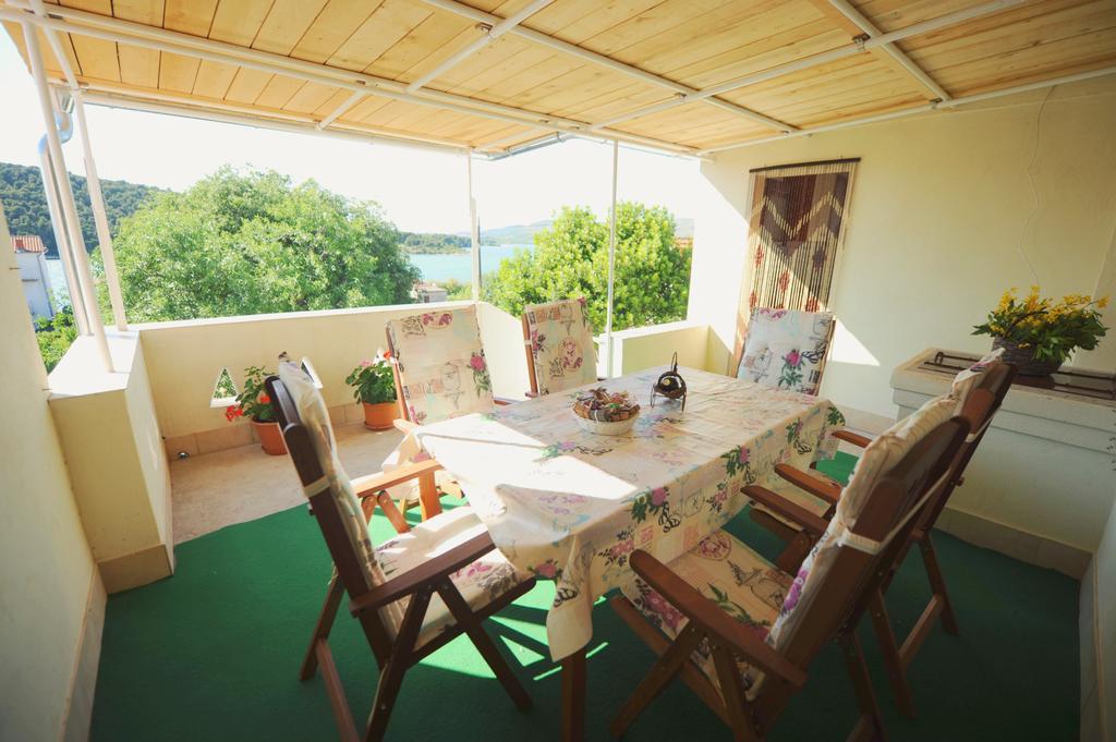 Apartment Karla Jadrtovac Стая снимка