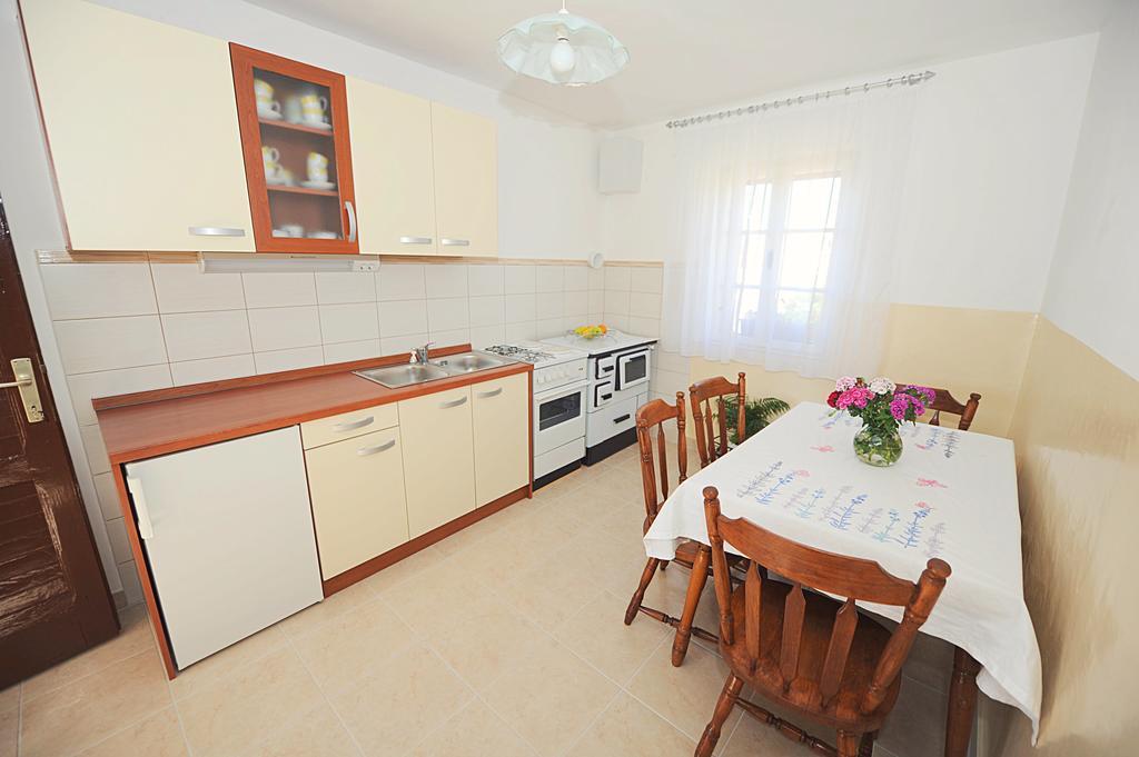 Apartment Karla Jadrtovac Стая снимка