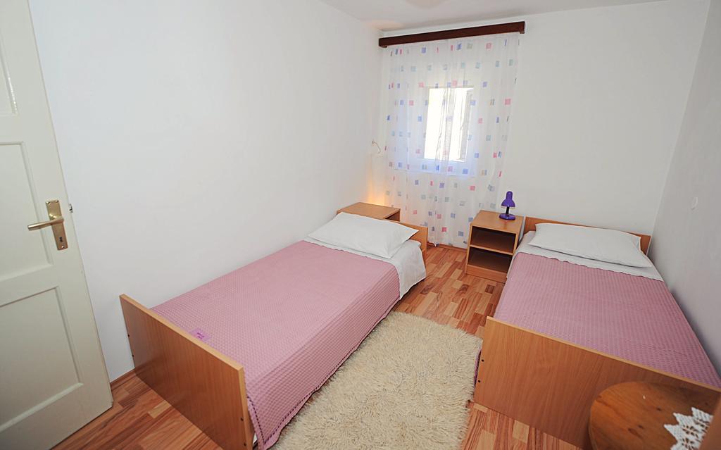 Apartment Karla Jadrtovac Стая снимка