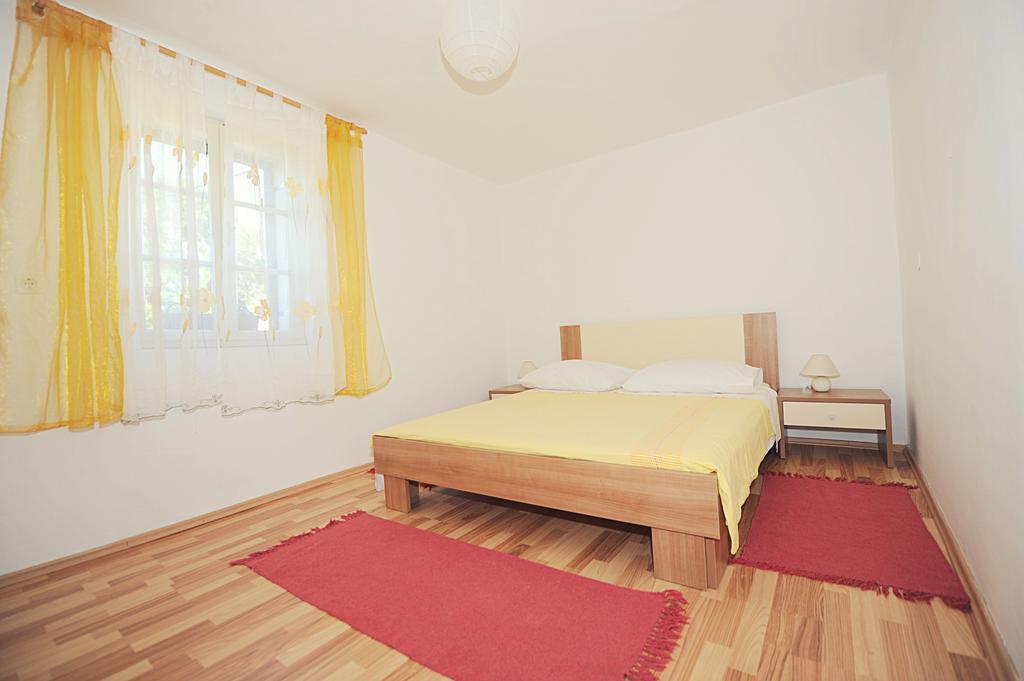 Apartment Karla Jadrtovac Стая снимка